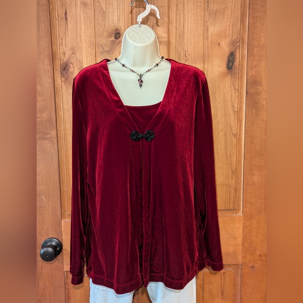 White Stag Red Velvet Blouse With‎ Pretty Lyracces Closure